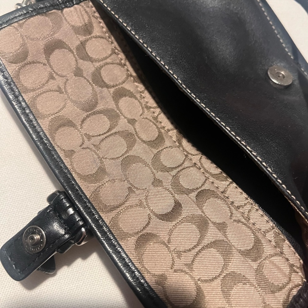 Y2K VTG. Coach Black Leather Bleeker wristlet. - Picture 5 of 8